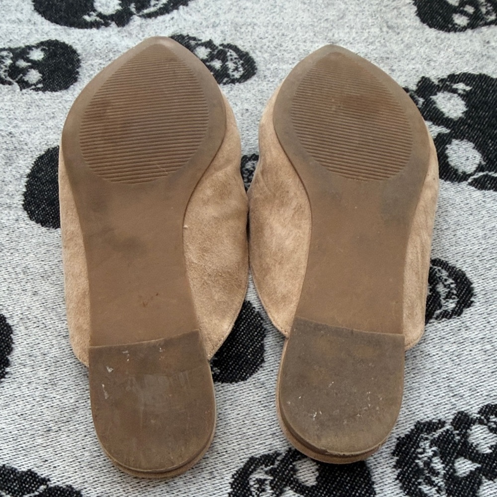 Steve Madden Tan Suede Mules with Gold Chain - Picture 6 of 6